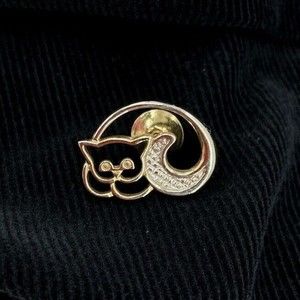 Avon 1" Kitty Cat Curled Up Gold & Silver Toned Clutch Back Lapel Pin Tie Tac